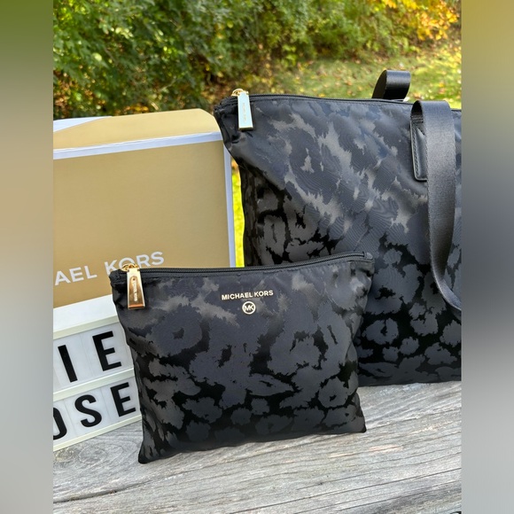 NWT ANIMAL PRINT MICHAEL KORS BIG BOY OVERNIGHT SET! - Picture 7 of 15